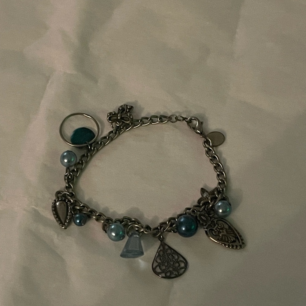 Lovely silver tone charm bracelet